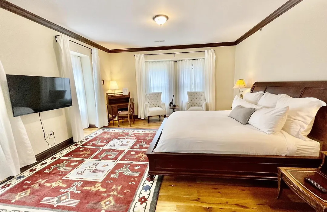 Dartmouth House Inn-1